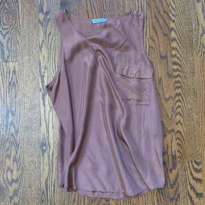 Flowy, silk Everlane tank!